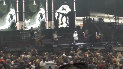Watch: ALICE COOPER Plays First Show As Support Act For M?TLEY CR?E And DEF LEPPARD